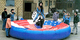 Bauernhofolympiade: bull-riding Bauernhofolympiade: bull-riding